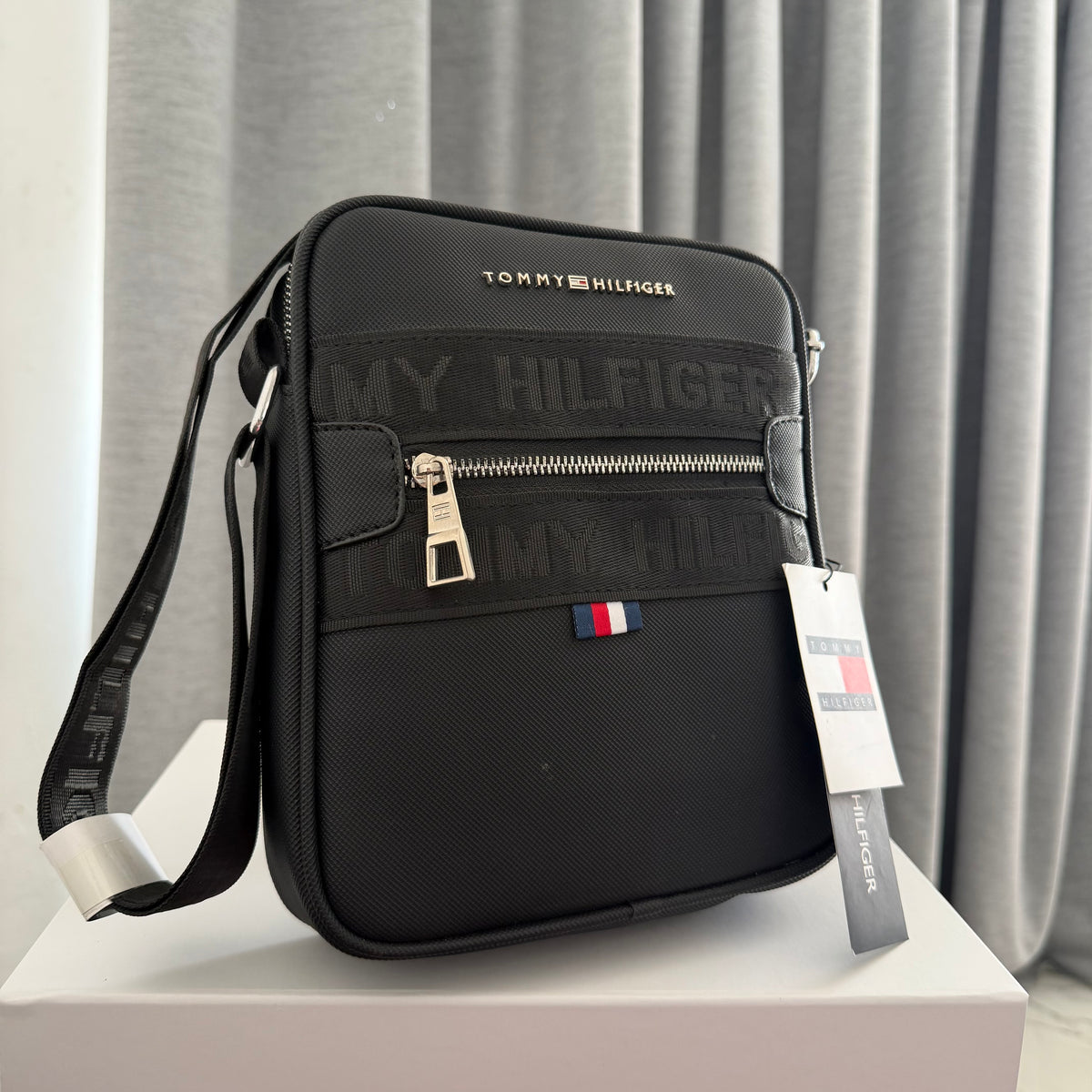 Tommy Crossbag