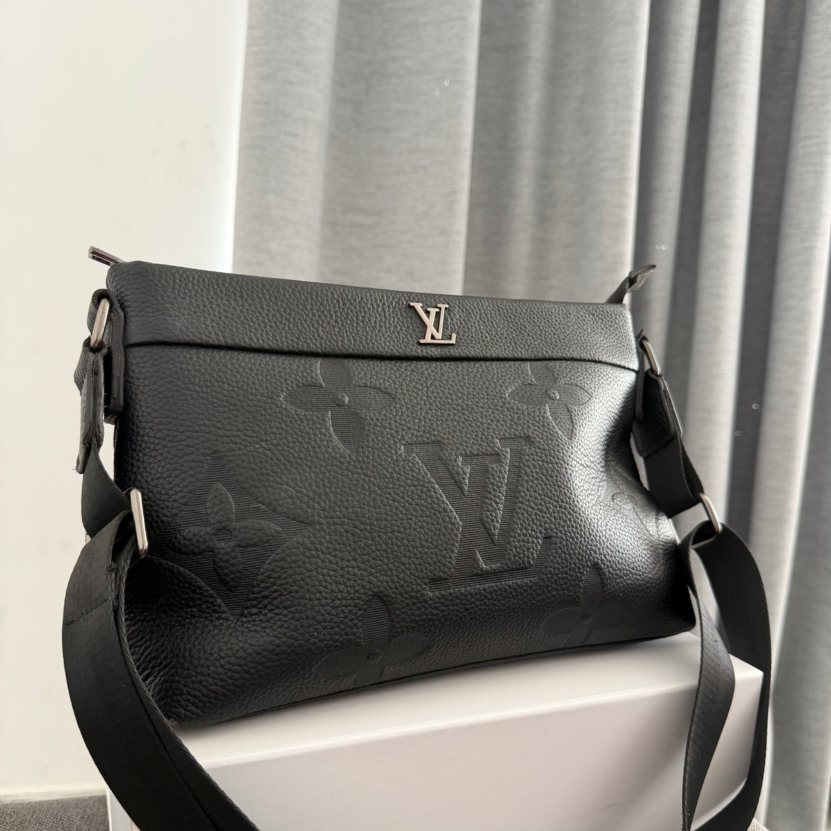 LV Crossbag