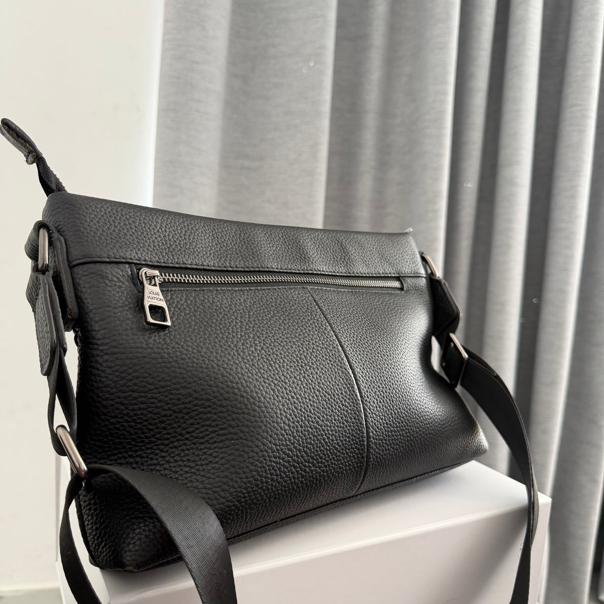 LV Crossbag