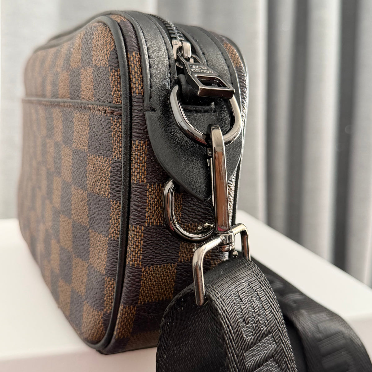 LV Crossbag