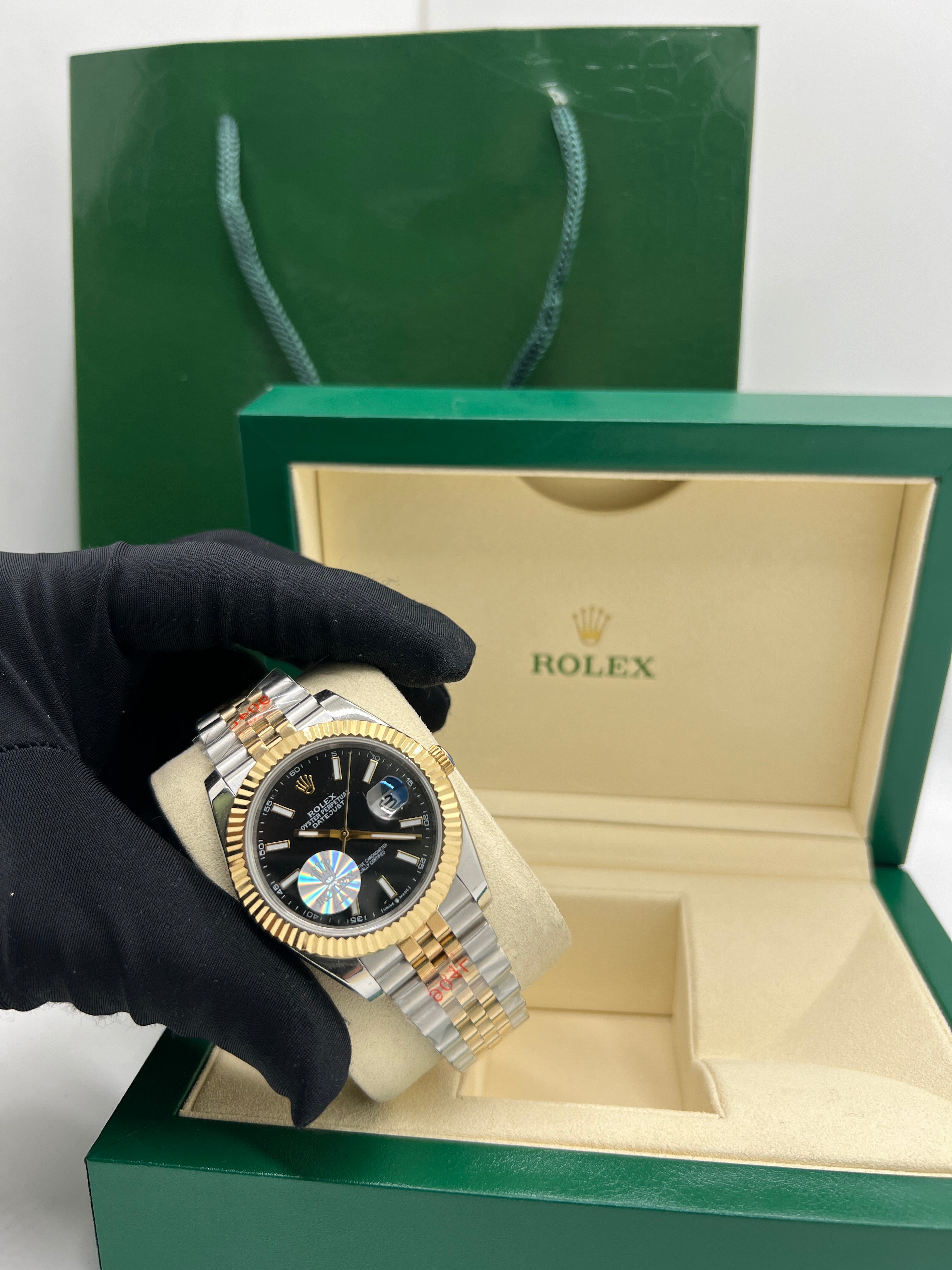 ROLEX DATEJUST 41MM - BLACK JUBILEE FLOTED